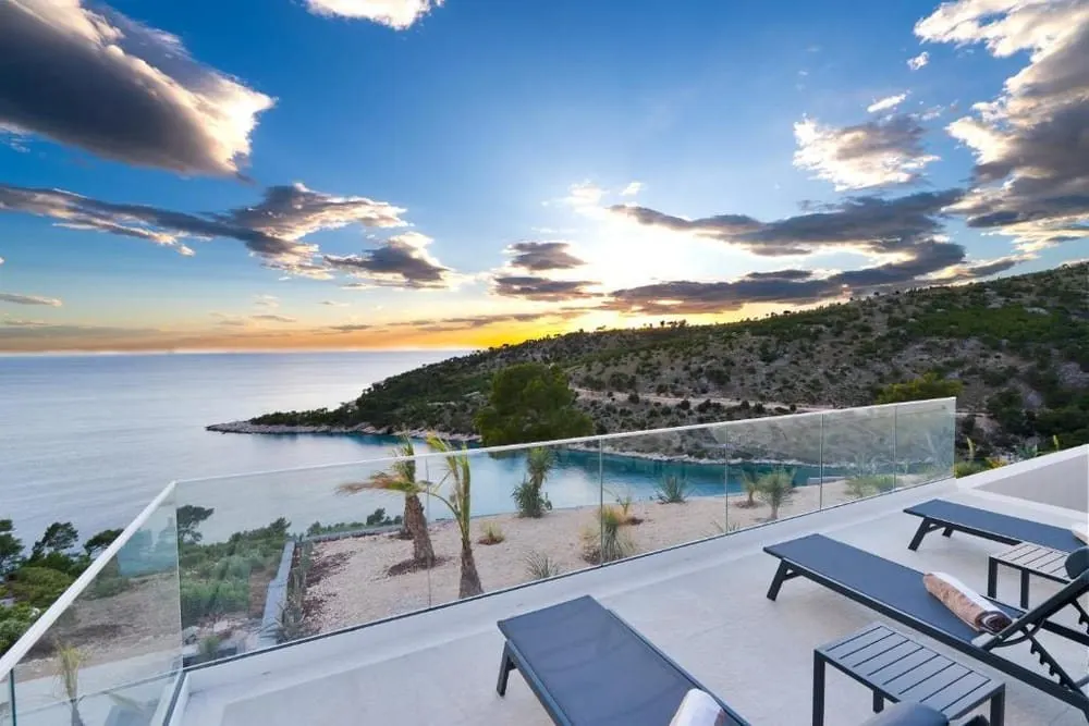 Milna, Brač – Seafront Villa on 32,000 m², 6 Bedrooms