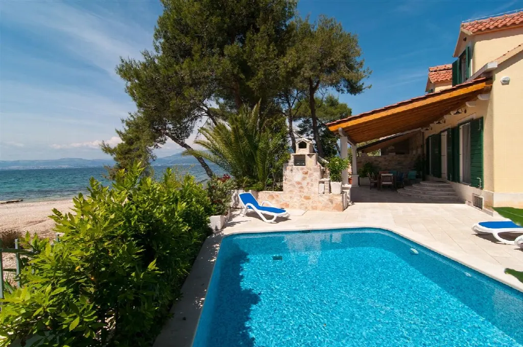 Supetar, Brač – Seafront Villa with Mooring, 2 Bedrooms