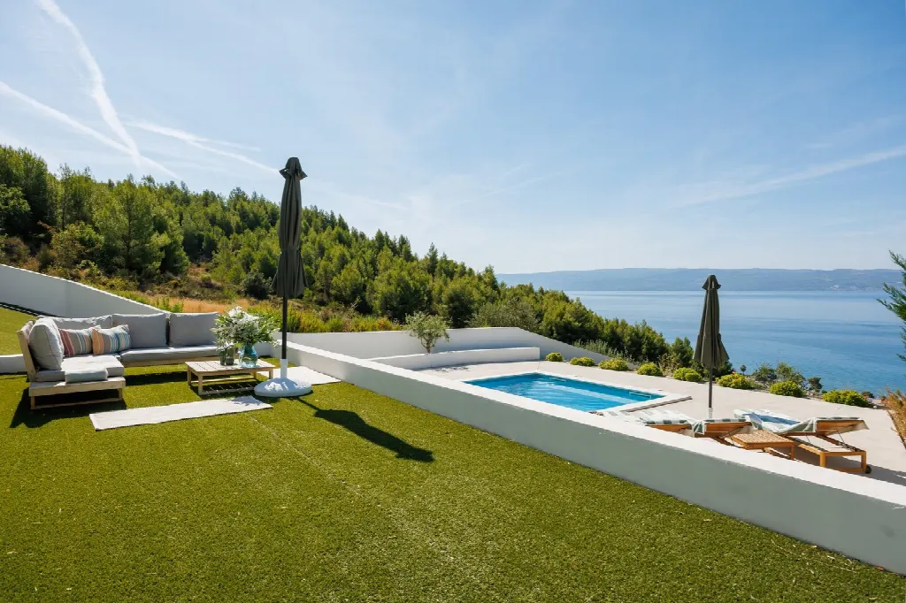 Podstrana, Split – Sea-View Villa with Annex, 6 Bedrooms