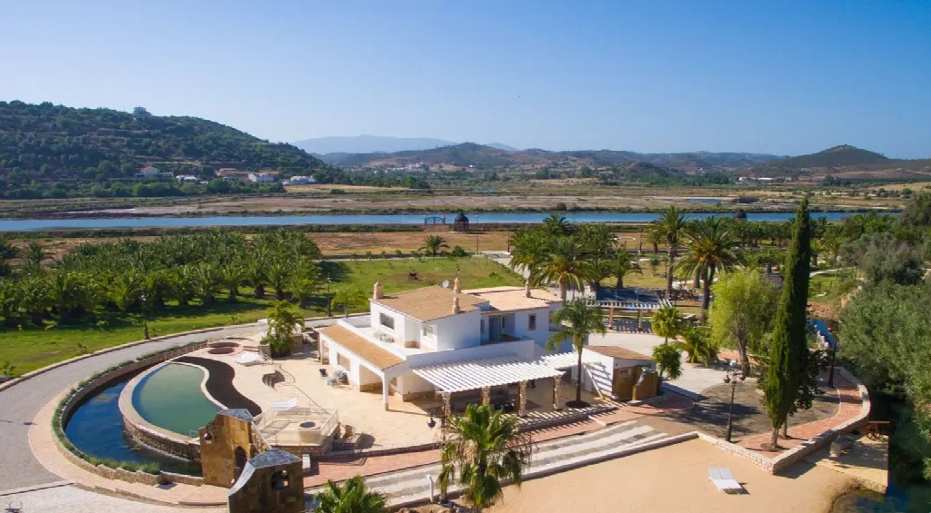 Lagoa, Algarve – Riverside Villa on 4.4 Hectares, 3 Bedrooms