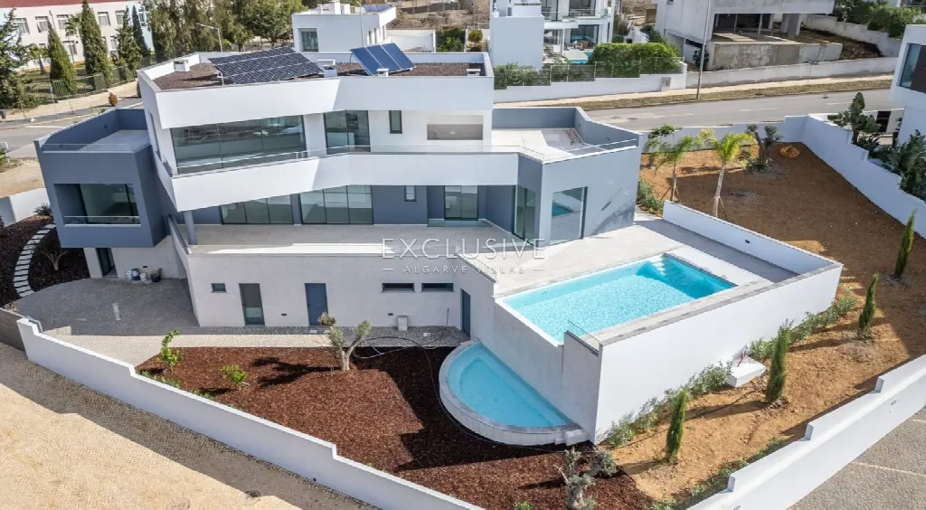Lagos, Algarve – Modern Villa with Sea Views, 4 Bedrooms