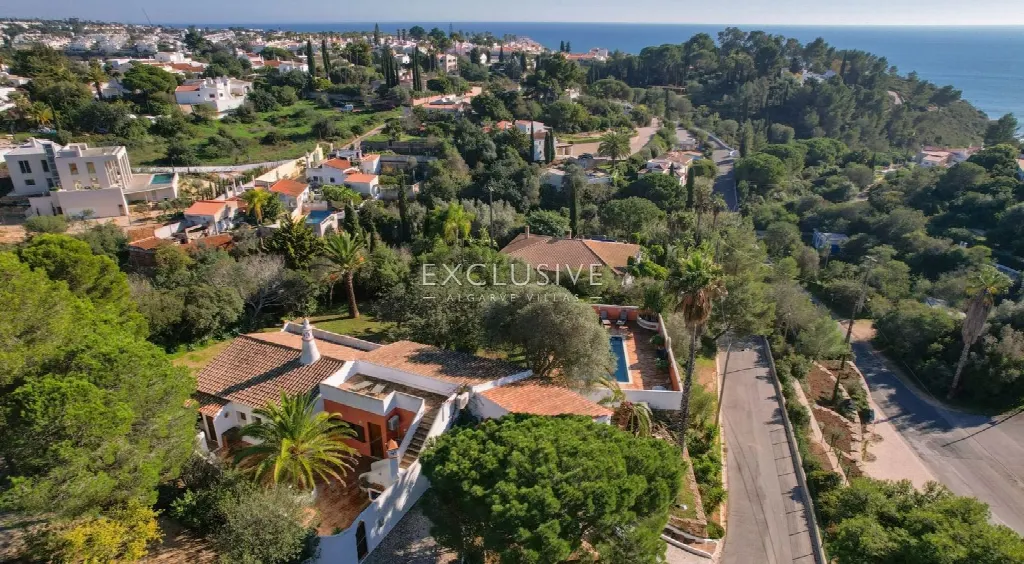 Lagoa, Algarve – Rustic Villa with Sea Views, 3 Bedrooms