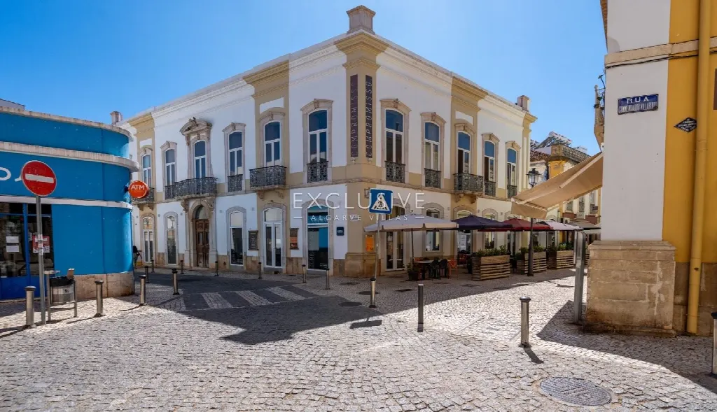 Silves, Algarve – Historic Palacete with Restaurant, 4 Bedrooms