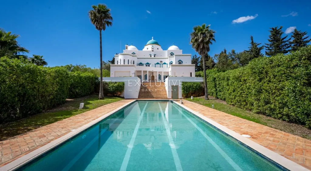 Lagoa, Algarve – 5-Bedroom Villa with 20 m Pool and Spa