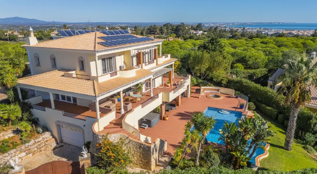 Lagos, Algarve – Hilltop Villa with Bay Views, 5 Bedrooms