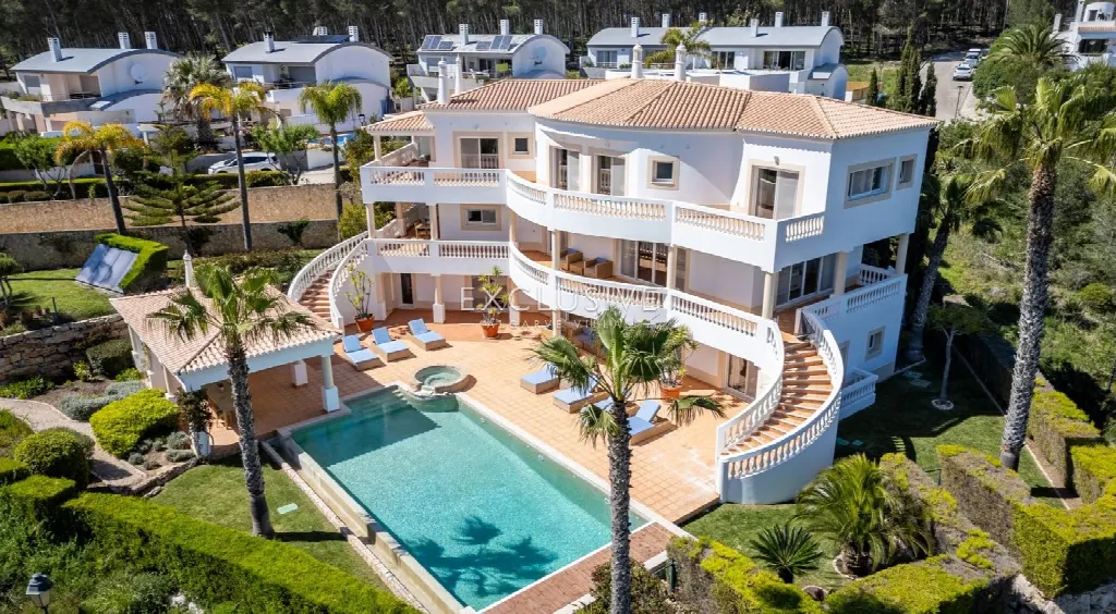 Lagos, Algarve – Coastal Views, Pool and 4 Bedrooms