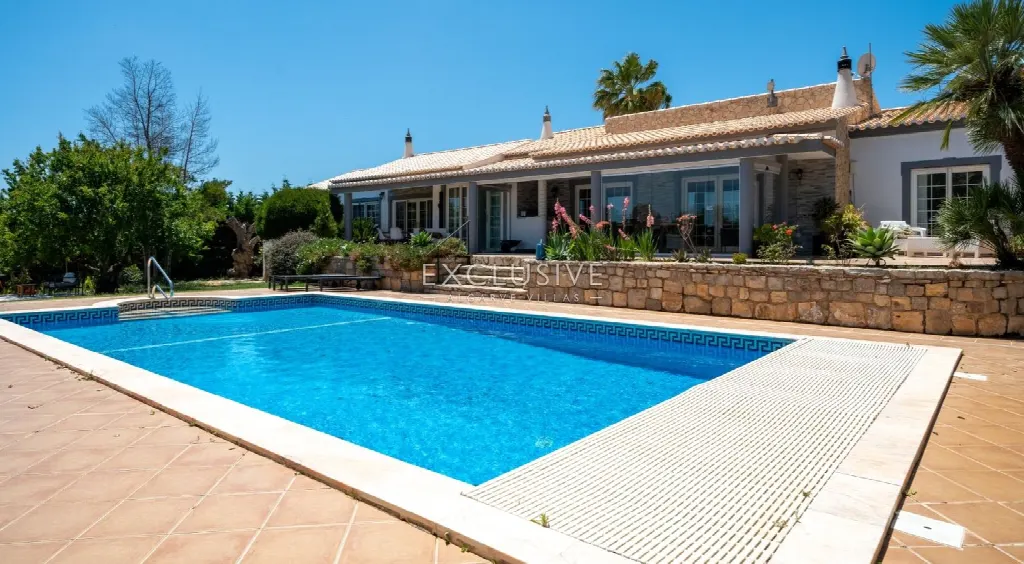 Lagoa, Algarve – Villa with Annexe on 9,000 m², 6 Bedrooms
