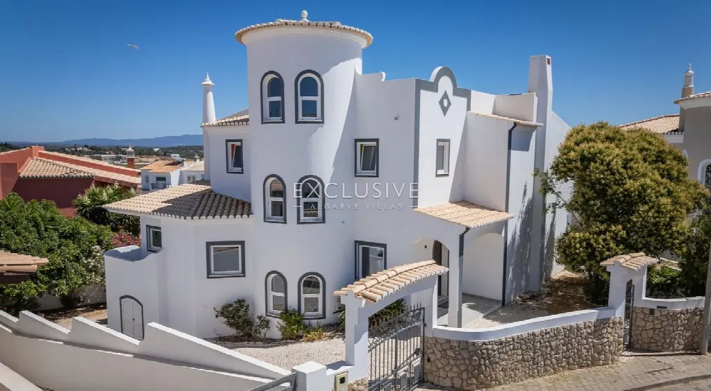 Lagos, Algarve – Town Villa with Sea Views, 3 Bedrooms