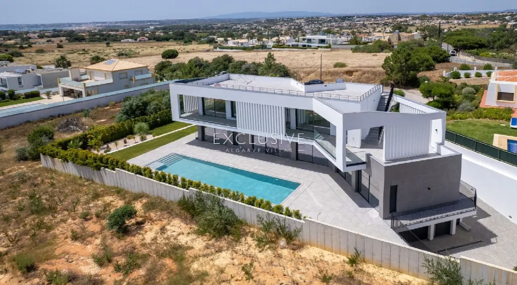 Albufeira, Algarve – Sea-View Villa with Roof Terrace, 4 Bedrooms