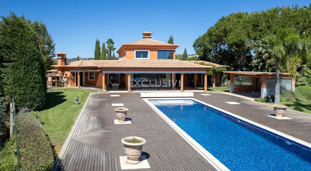 Loulé, Algarve – Sea-View Villa with 5 Bedrooms