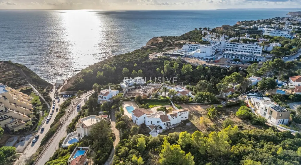 Lagoa, Algarve – Villa with Studio and Ocean Views, 4 Bedrooms