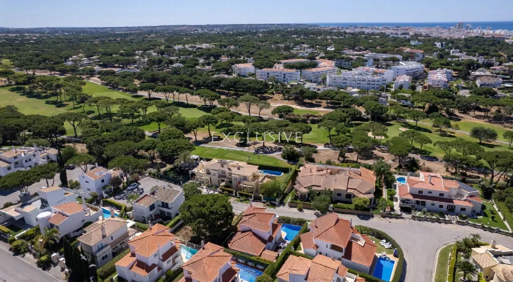 Loulé, Algarve – 4-Bedroom Villa with Self-Contained Basement Suite