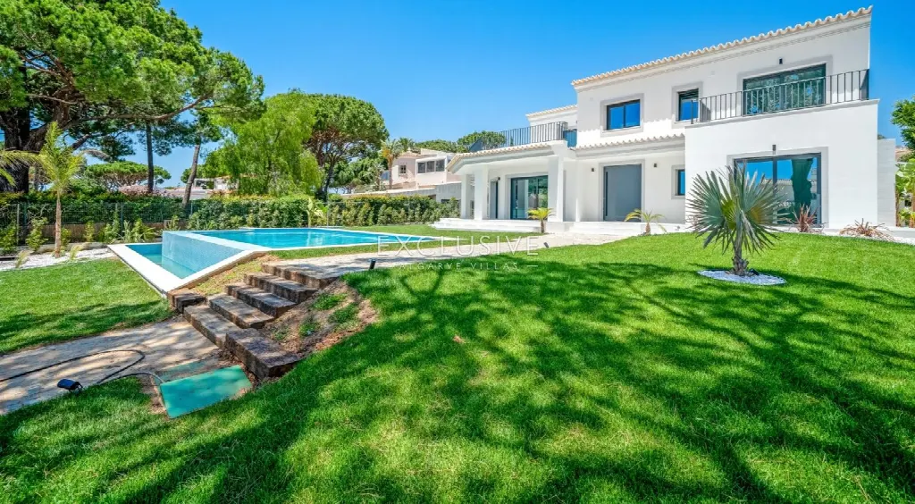 Loulé, Algarve – 4-Bedroom Villa between Two Golf Courses