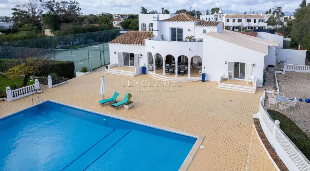 Lagoa, Algarve – Sea-View Villa with Tennis Court, 6 Bedrooms