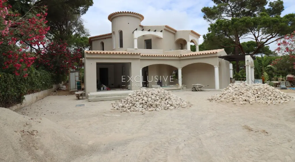 Loulé, Algarve – Golf Villa with Pool and 4 Bedrooms