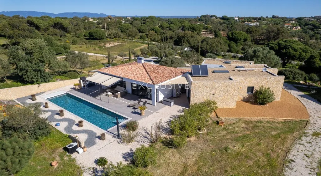Lagoa, Algarve – 4-Bedroom Villa with Pool on 2.7 Hectares