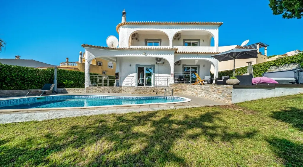Loulé, Algarve – 4-Bedroom Villa on Pinhal Golf Course