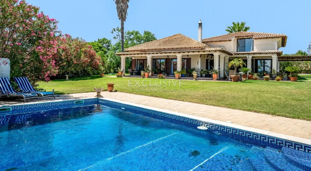 Lagoa, Algarve – Sea-View Villa with Guest Cottage, 5 Bedrooms