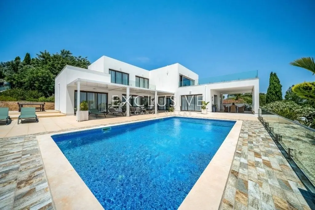 Portimão, Algarve – Energy-Efficient Villa, Pool, 4 Bedrooms