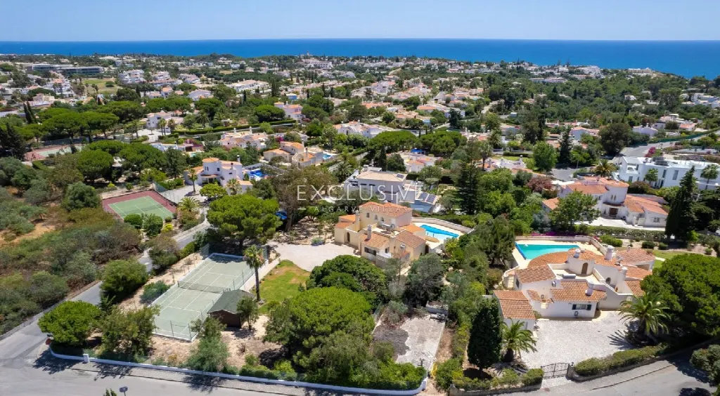 Lagoa, Algarve – Sea View Villa with Tennis Court, 4 Bedrooms