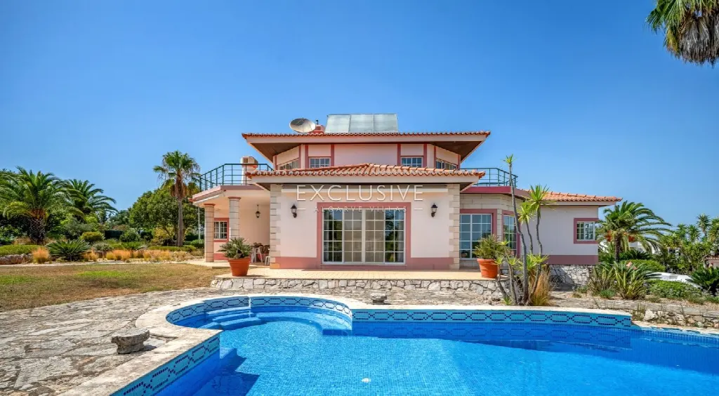 Lagoa, Algarve – Sea-View Villa with Garden, 3 Bedrooms