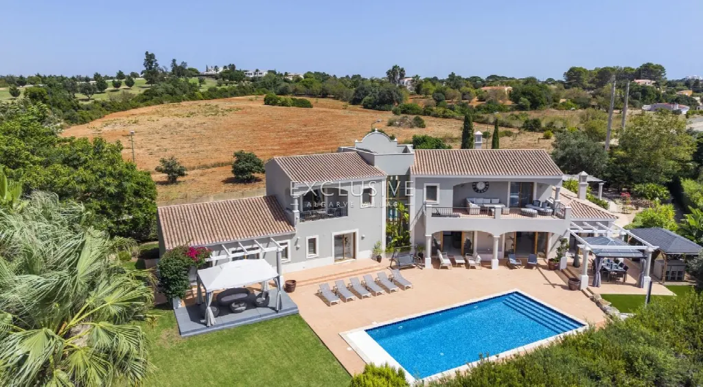 Lagoa, Algarve – 5-Bedroom Golf Villa with Heated 12 m Pool