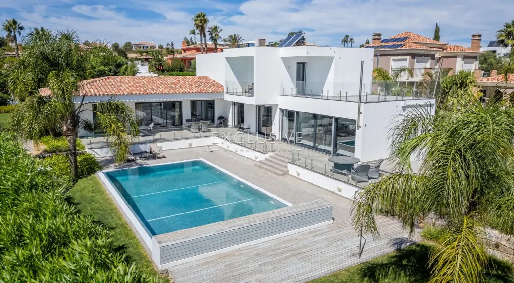Lagos, Algarve – Villa near Porto de Mós Beach, 4 Bedrooms