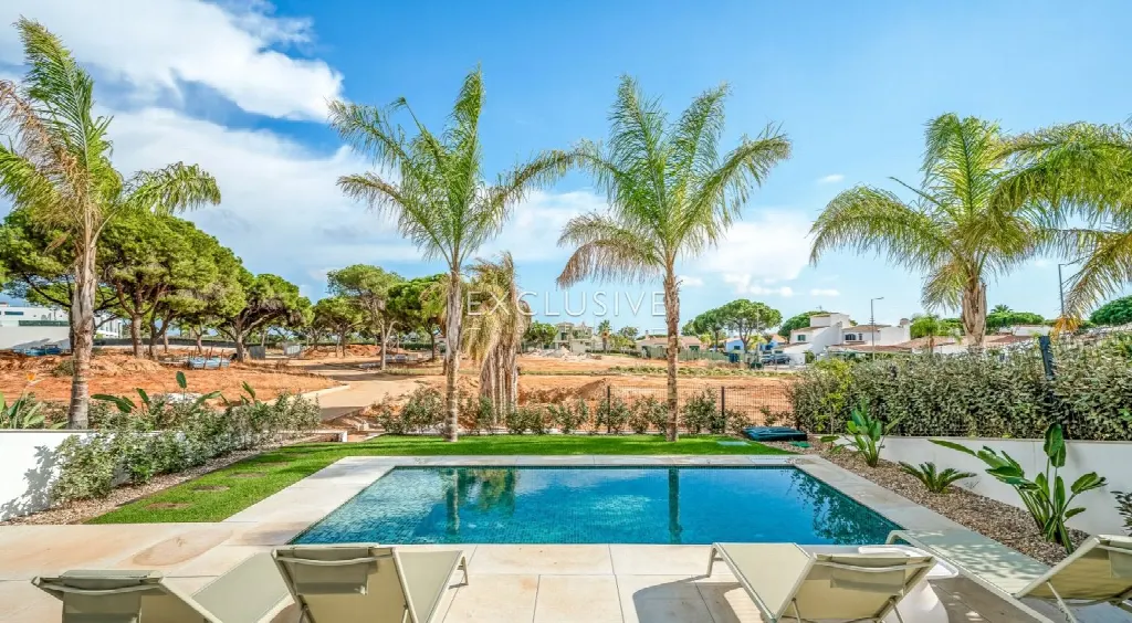 Loulé, Algarve – New-Build Villa with Pool and Roof Terrace, 3 Bedrooms