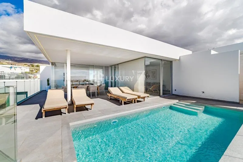 Adeje, Tenerife – Sea-View Villa with Infinity Pool, 3 Bedrooms