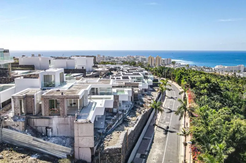 Adeje, Tenerife – Villa with Lift, Infinity Pool, 4 Bedrooms