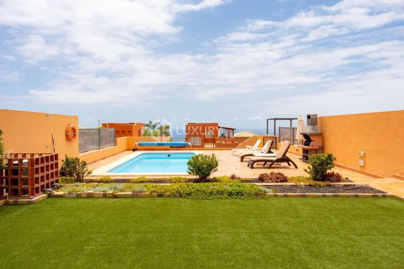 Adeje, Tenerife – Villa with Sea View, Pool and 3 Bedrooms