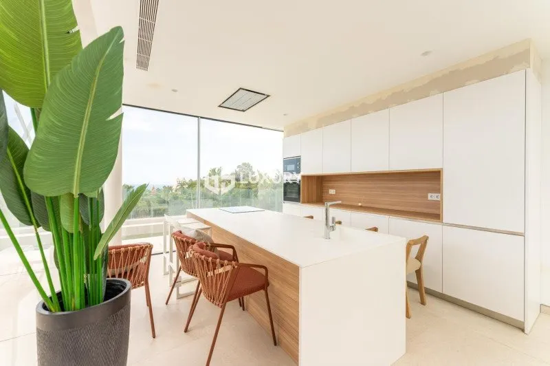 Adeje, Tenerife – Villa in San Eugenio Alto, 4 Bedrooms