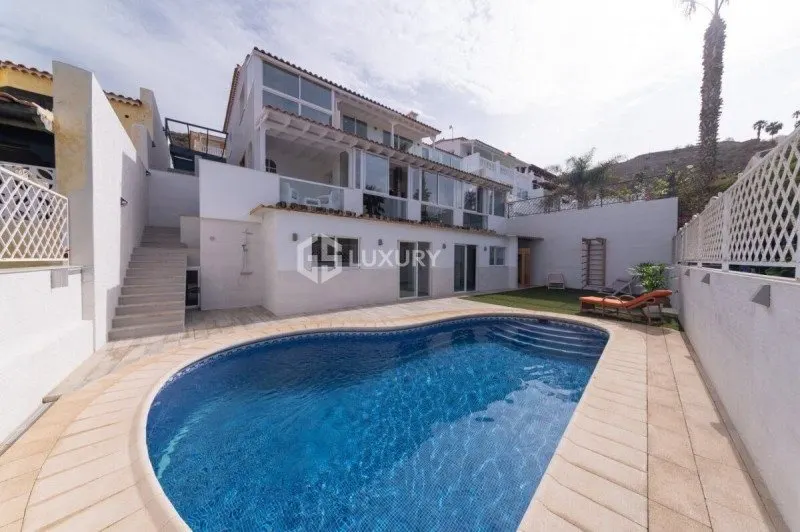Adeje, Tenerife – Four-Level Villa with 10 Bedrooms and Apartment