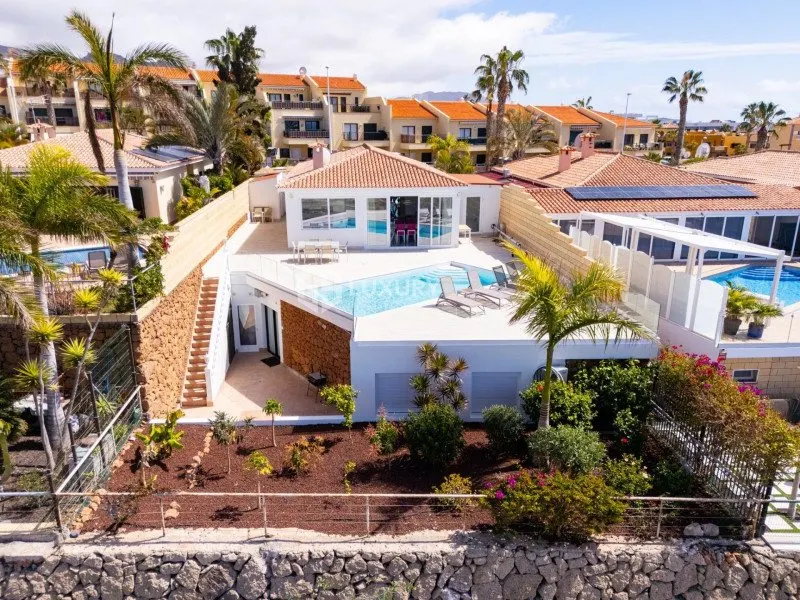 Adeje, Tenerife – Single-Level Villa, Heated Pool, 4 Bedrooms