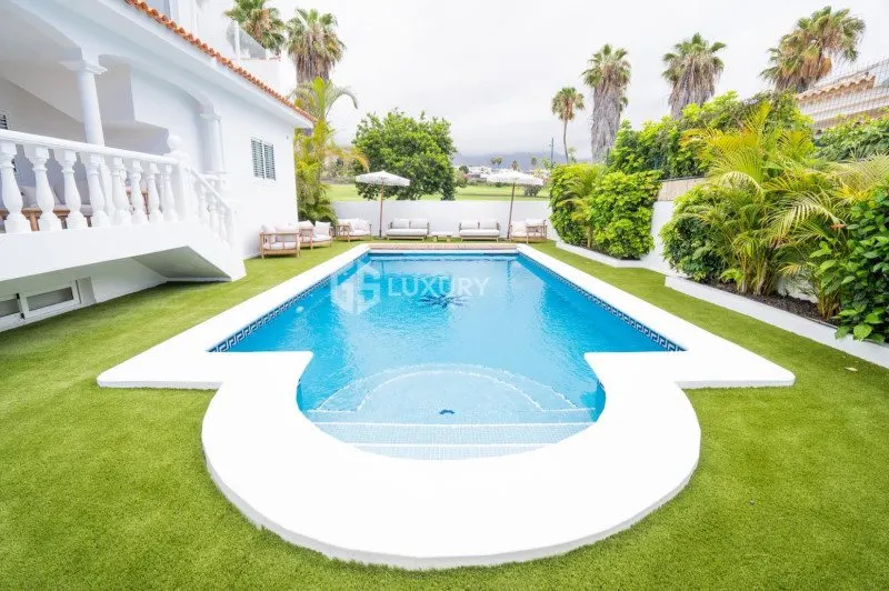 Adeje, Tenerife – Renovated Villa, Sea Views, 5 Bedrooms