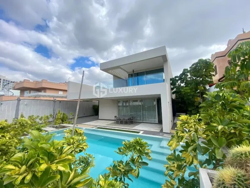 Arona, Tenerife – Villa 50 m from the Sea, 4 Bedrooms
