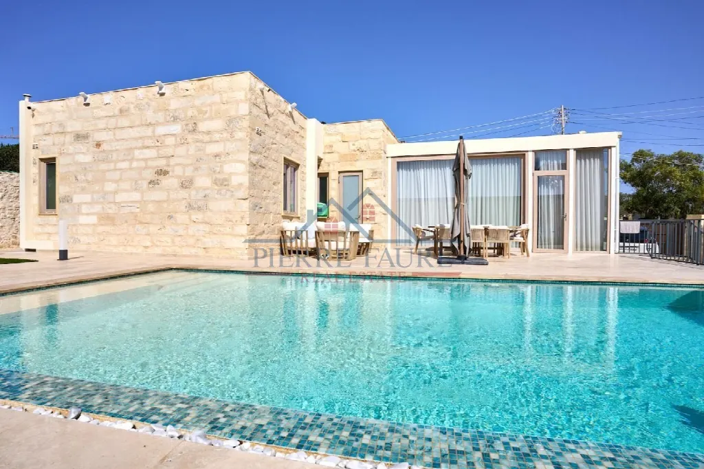 Rabat, Malta – Farmhouse with Indoor Pool and 3 Bedrooms