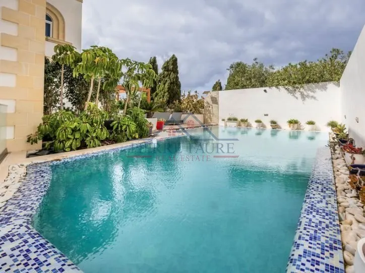 Swieqi, Malta – Villa with Indoor Pool, Spa and 6 Bedrooms