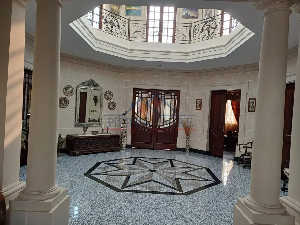L'Iklin, Malta – Bungalow with Pool, Six-Car Garage, 3 Bedrooms