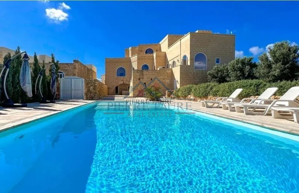 Gharb, Malta – Farmhouse with Pool, 5 Bedrooms