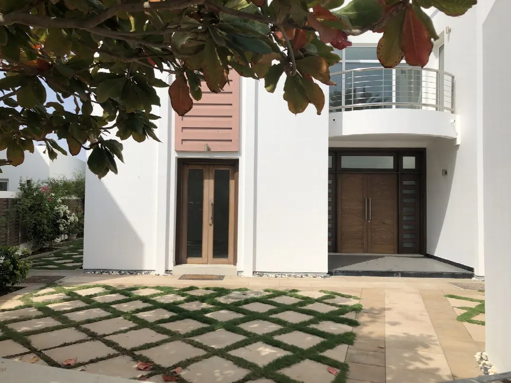 Al Mouj, Muscat – Lake-View Villa with Pool, 5 Bedrooms