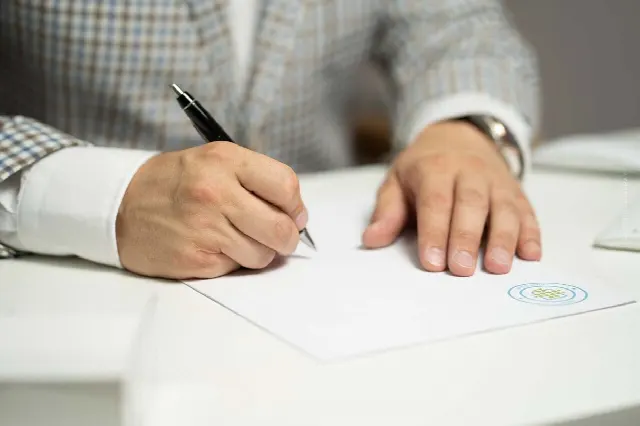 Notarisation of a purchase contract – notary, notarisation date and payment