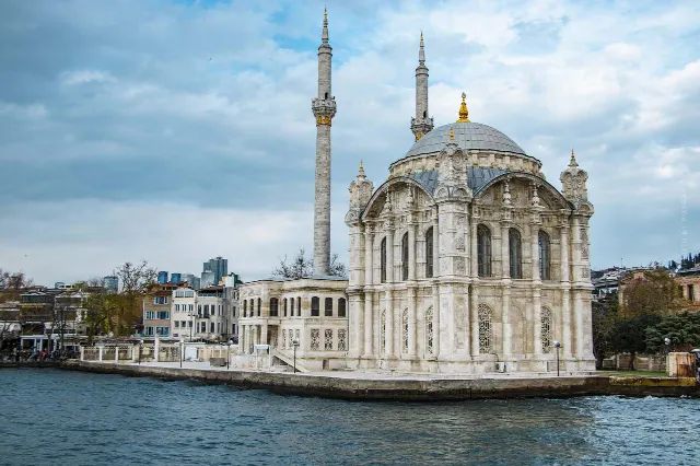 Istanbul becomes island: shipping, Bosphorus, history and future – Video Doku
