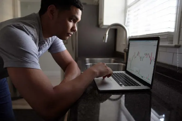 Budget Calculator – Equity & Income