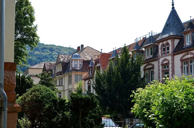 Selling a villa: Procedure, costs, solvent buyers and speculation tax