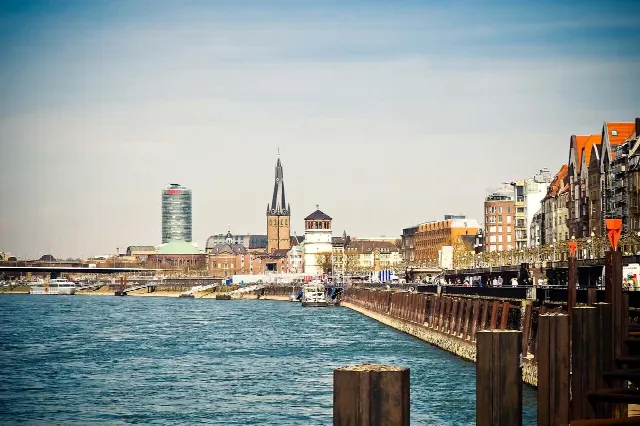 Living in Altstadt (Düsseldorf): Exclusive properties in the centre – Prices per square metre for villa, apartment & apartment building