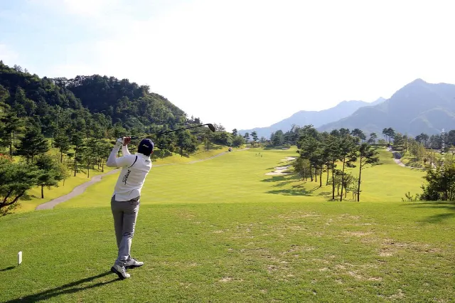 Golf Ibiza: Recommendation for the best golf courses on the island (+ real estate tips)