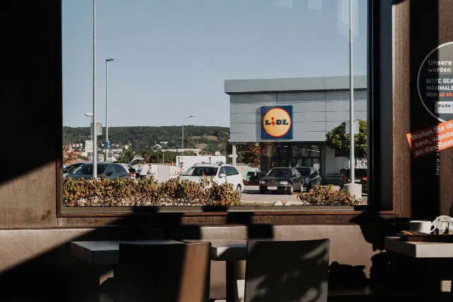 Selling a supermarket: Valuation, discreet marketing, successful transaction