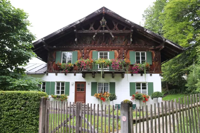 Sell a villa in Munich: List, Rating, Prices, Real estate agent, Experiences