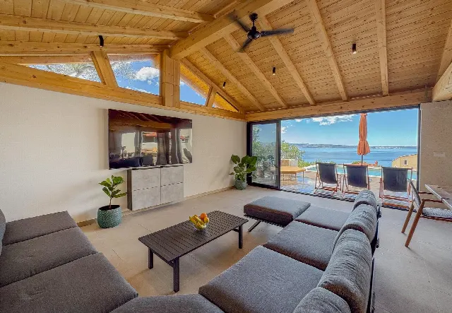 Sea-View Villa with Pool and 5 Bedrooms